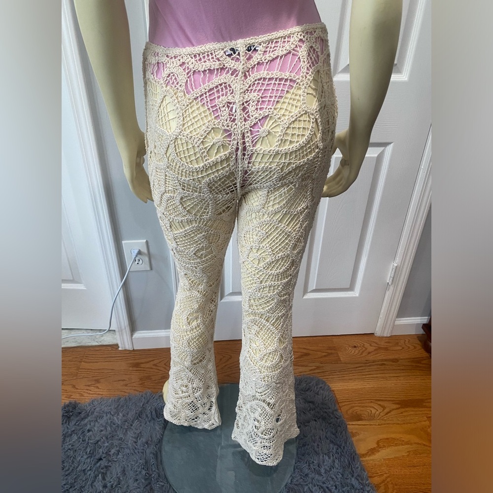 Elegant Crochet Lace Pants/Size medium - Picture 8 of 9